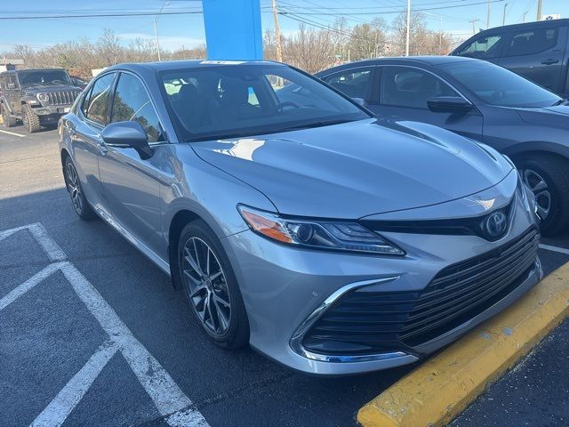 2022 Toyota Camry Hybrid XLE