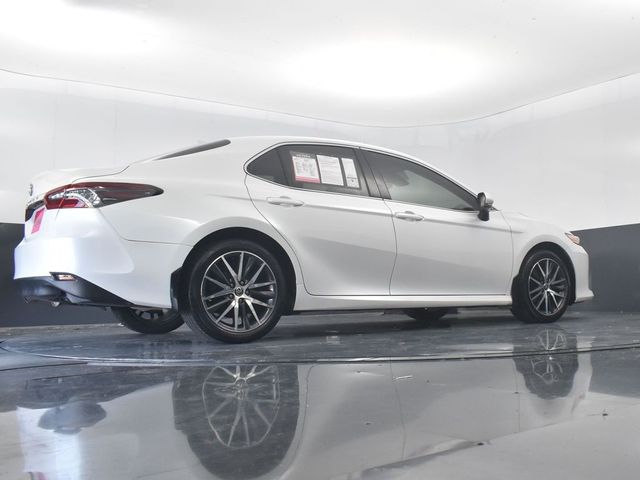 2022 Toyota Camry Hybrid XLE