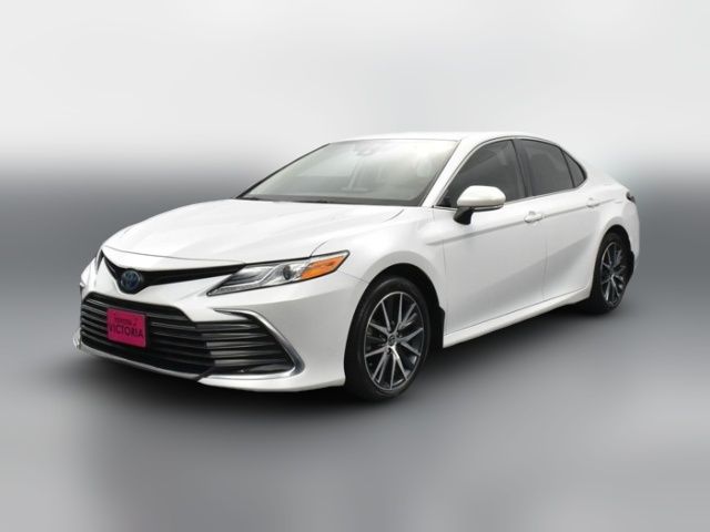 2022 Toyota Camry Hybrid XLE