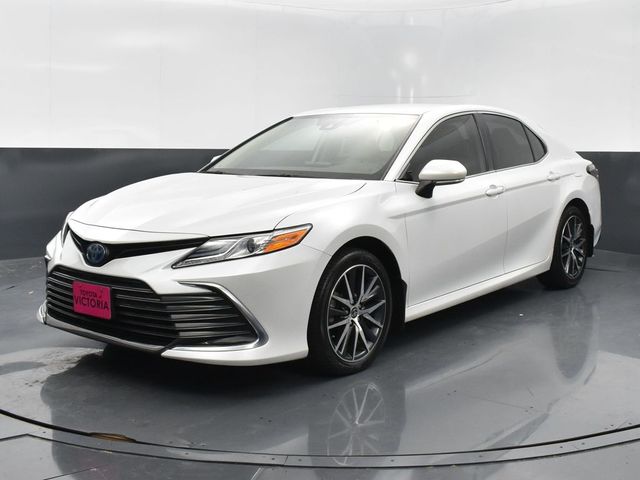 2022 Toyota Camry Hybrid XLE