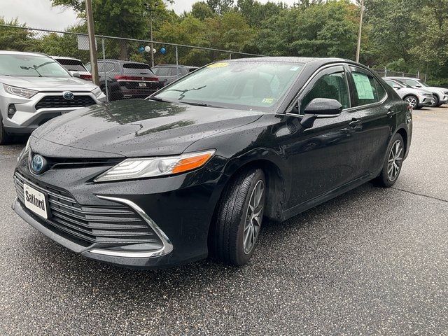 2022 Toyota Camry Hybrid XLE