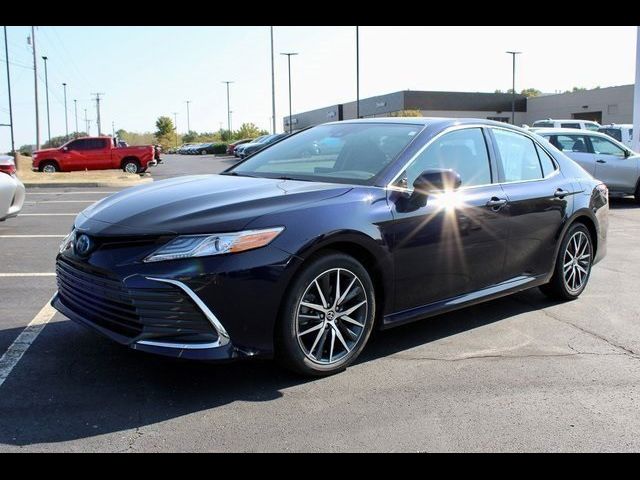 2022 Toyota Camry Hybrid XLE