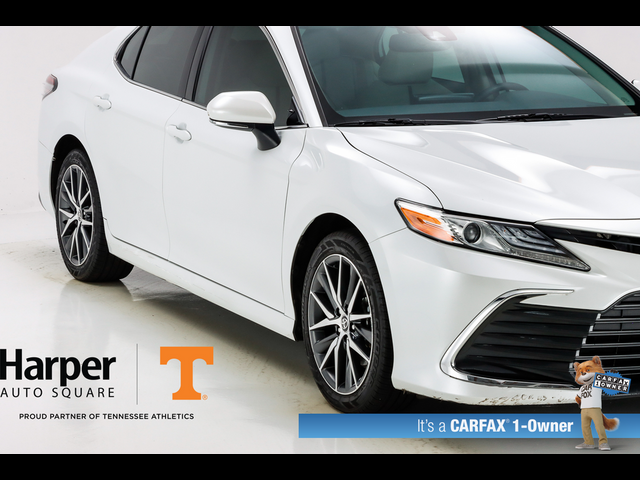 2022 Toyota Camry Hybrid XLE