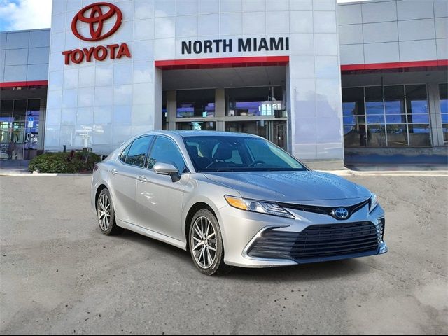 2022 Toyota Camry Hybrid XLE