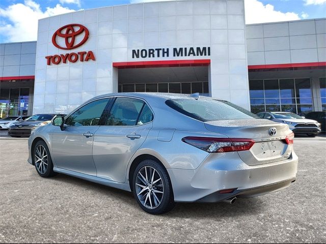 2022 Toyota Camry Hybrid XLE