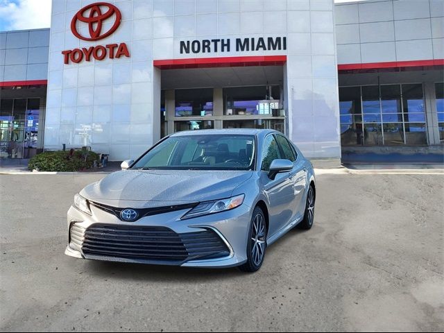 2022 Toyota Camry Hybrid XLE