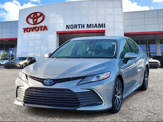 2022 Toyota Camry Hybrid XLE