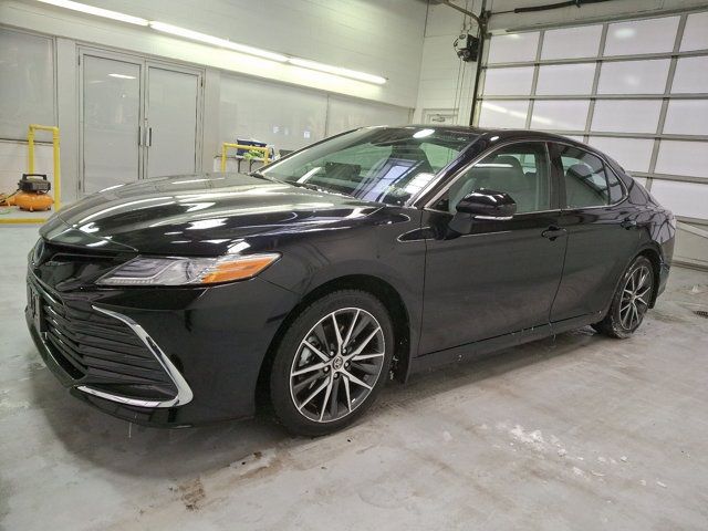 2022 Toyota Camry Hybrid XLE