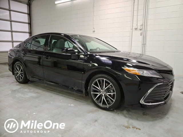 2022 Toyota Camry Hybrid XLE