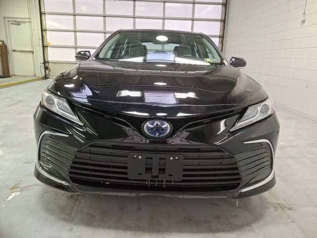 2022 Toyota Camry Hybrid XLE