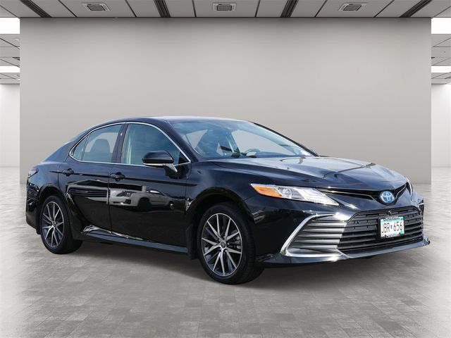 2022 Toyota Camry Hybrid XLE