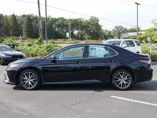 2022 Toyota Camry Hybrid XLE