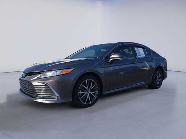 2022 Toyota Camry Hybrid XLE