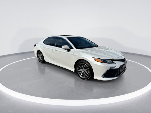 2022 Toyota Camry Hybrid XLE