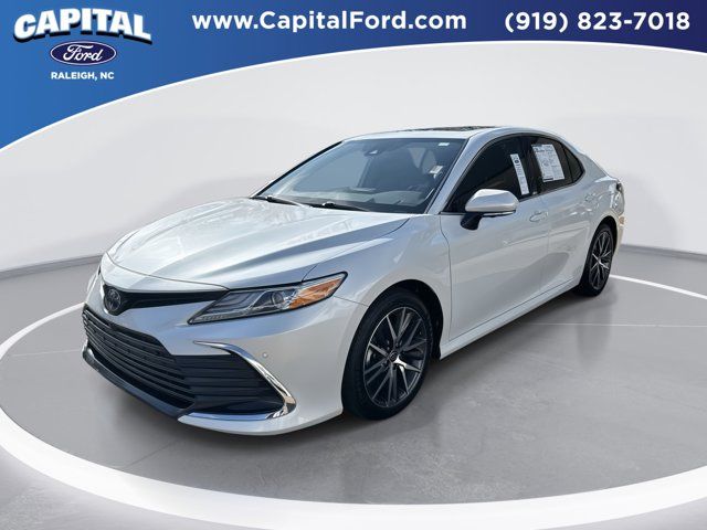 2022 Toyota Camry Hybrid XLE