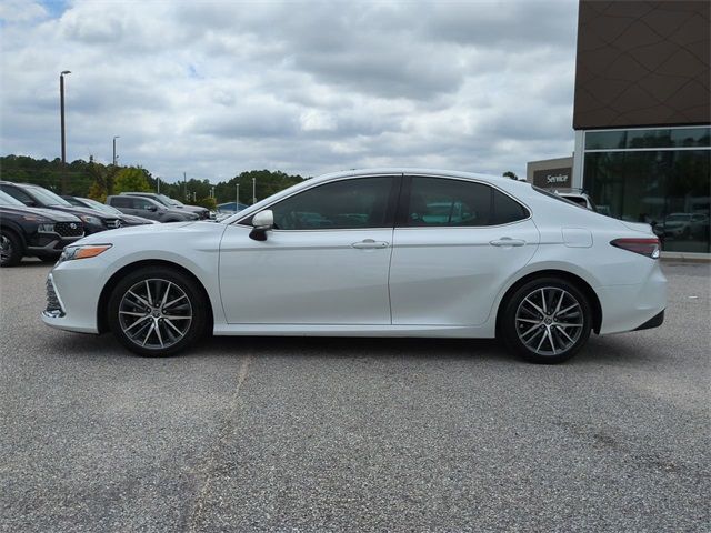 2022 Toyota Camry Hybrid XLE