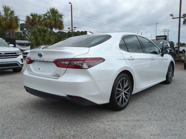 2022 Toyota Camry Hybrid XLE