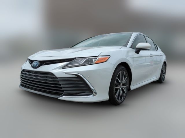 2022 Toyota Camry Hybrid XLE