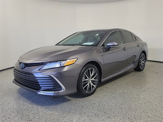 2022 Toyota Camry Hybrid XLE