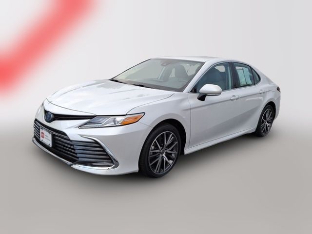 2022 Toyota Camry Hybrid XLE