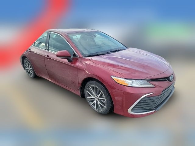 2022 Toyota Camry Hybrid XLE