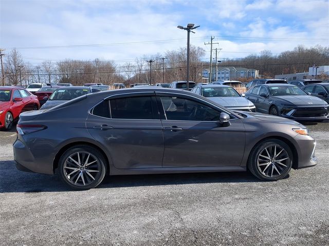 2022 Toyota Camry Hybrid XLE