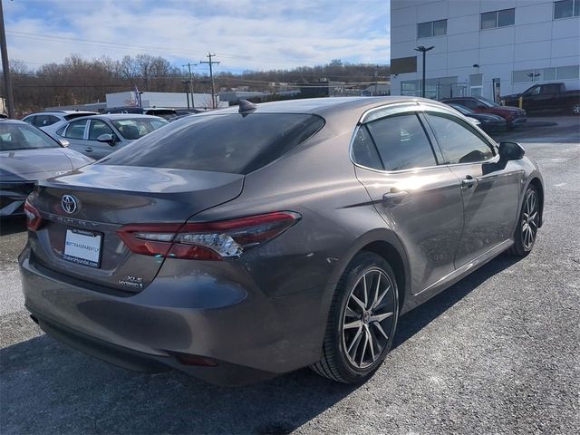 2022 Toyota Camry Hybrid XLE