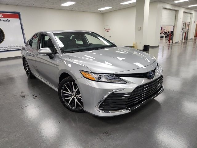 2022 Toyota Camry Hybrid XLE