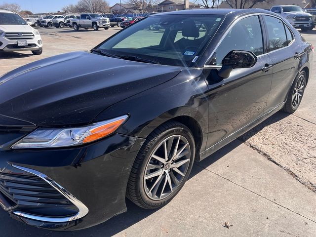 2022 Toyota Camry Hybrid XLE