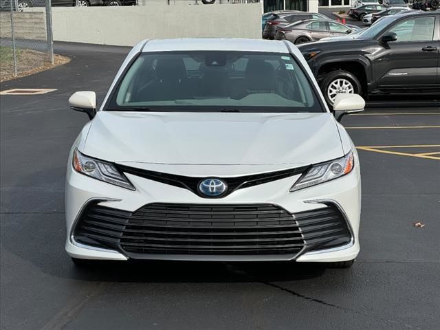 2022 Toyota Camry Hybrid XLE