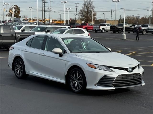 2022 Toyota Camry Hybrid XLE