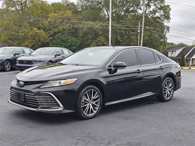 2022 Toyota Camry Hybrid XLE