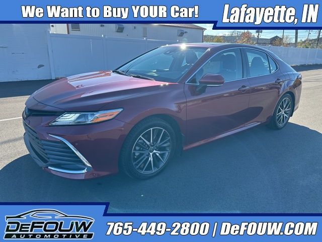 2022 Toyota Camry Hybrid XLE