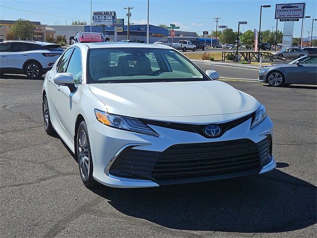 2022 Toyota Camry Hybrid XLE