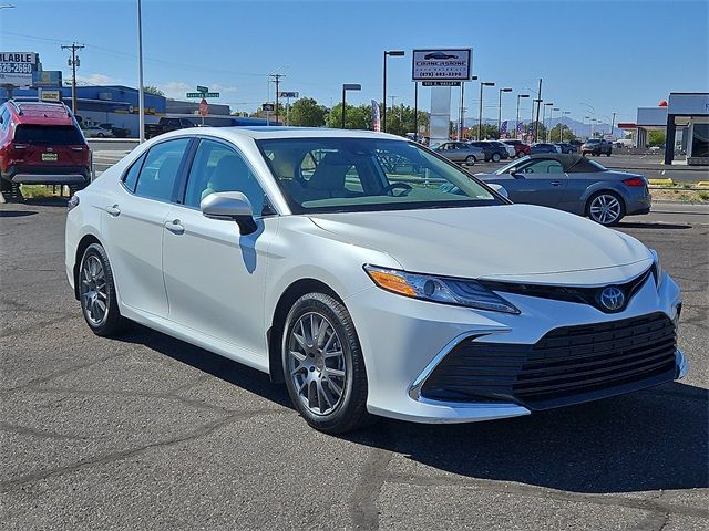 2022 Toyota Camry Hybrid XLE