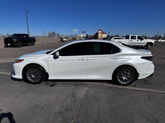 2022 Toyota Camry Hybrid XLE