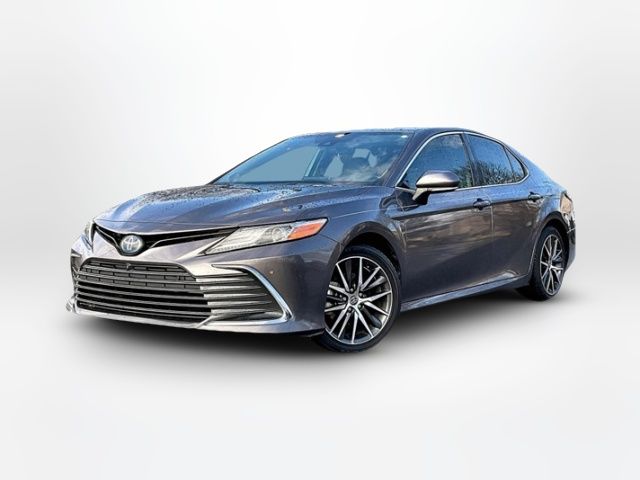 2022 Toyota Camry Hybrid XLE