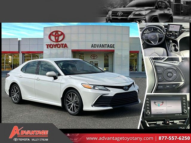 2022 Toyota Camry Hybrid XLE