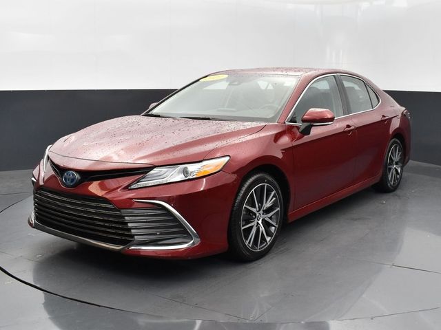 2022 Toyota Camry Hybrid XLE