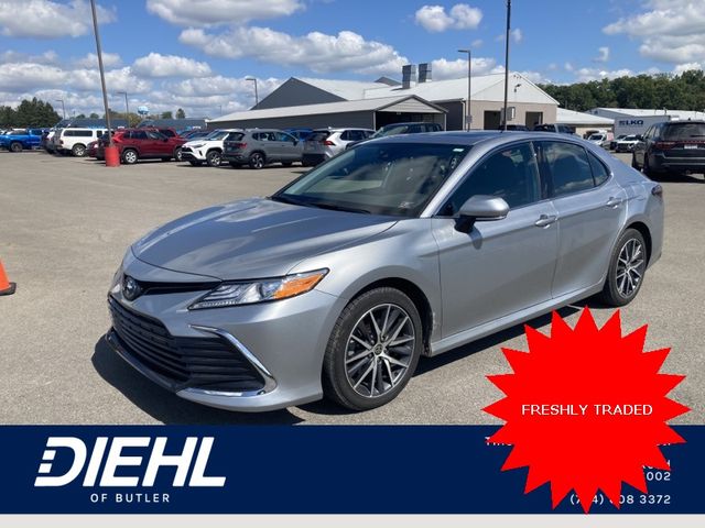 2022 Toyota Camry Hybrid XLE