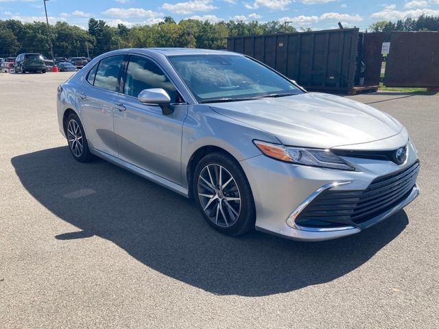 2022 Toyota Camry Hybrid XLE