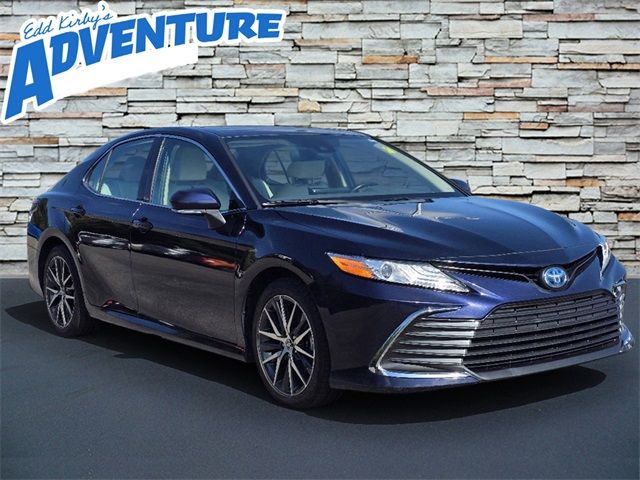 2022 Toyota Camry Hybrid XLE