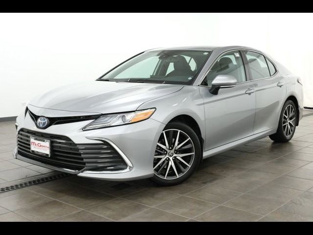 2022 Toyota Camry Hybrid XLE