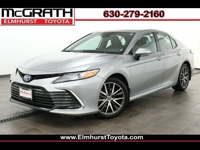 2022 Toyota Camry Hybrid XLE