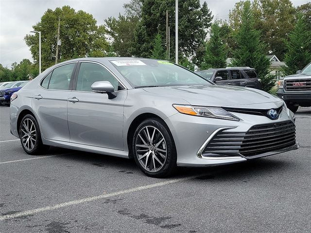 2022 Toyota Camry Hybrid XLE