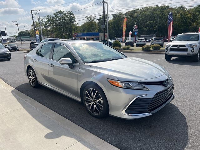 2022 Toyota Camry Hybrid XLE