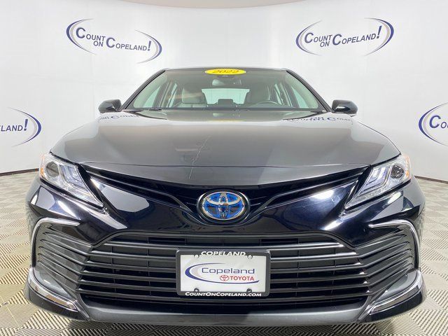 2022 Toyota Camry Hybrid XLE