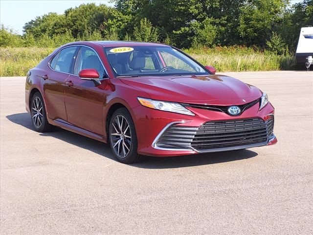 2022 Toyota Camry Hybrid XLE