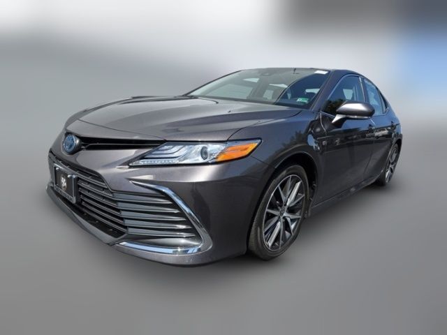2022 Toyota Camry Hybrid XLE