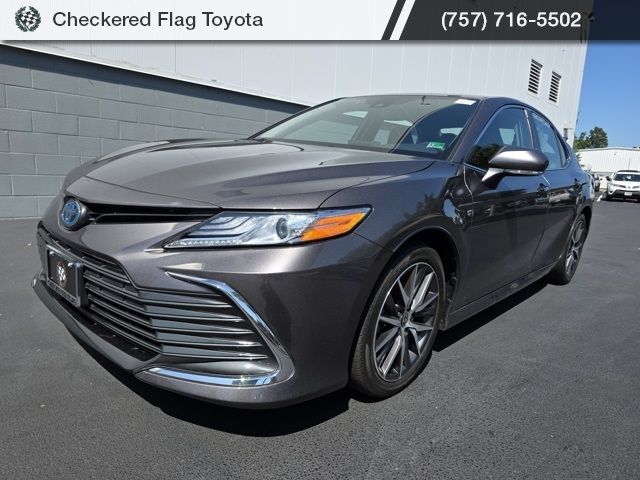 2022 Toyota Camry Hybrid XLE